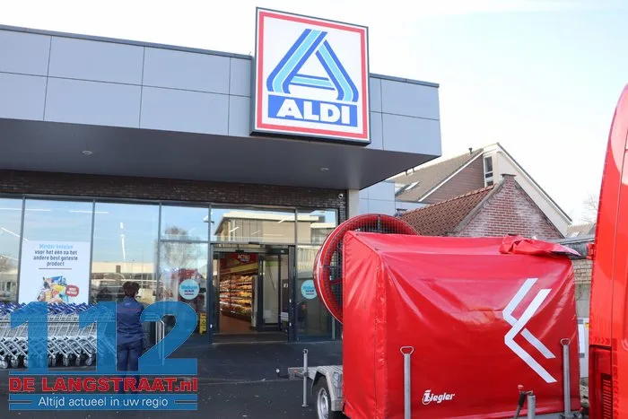 Brand in perscontainer bij Aldi Kaatsheuvel, woningen ontruimd 112 De Langstraat