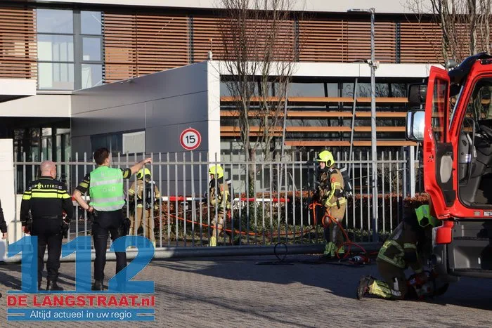 Brand uitgebroken op terrein van Ecco in Dongen, brandweer stond kwartier voor gesloten poort 112 De Langstraat