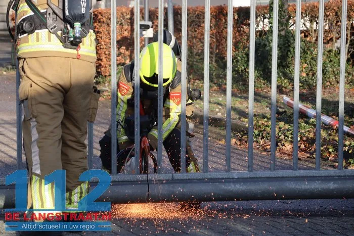 Brand uitgebroken op terrein van Ecco in Dongen, brandweer stond kwartier voor gesloten poort 112 De Langstraat