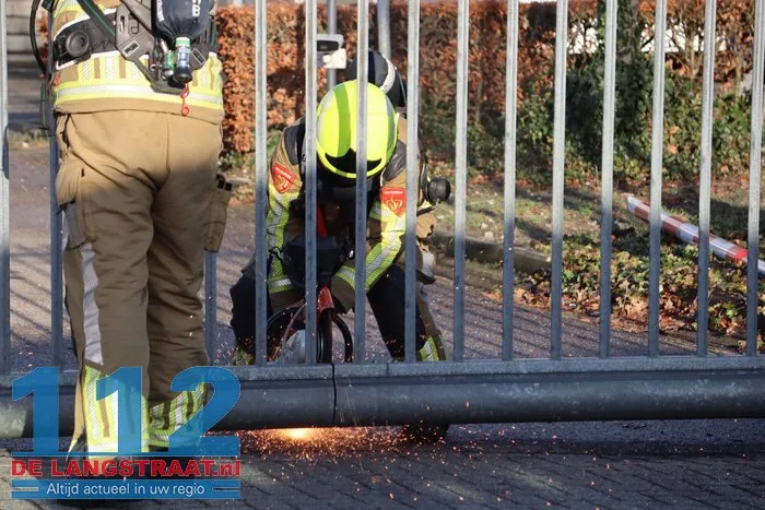 Brand uitgebroken op terrein van Ecco in Dongen, brandweer stond kwartier voor gesloten poort 112 De Langstraat