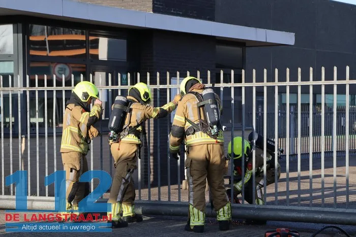 Brand uitgebroken op terrein van Ecco in Dongen, brandweer stond kwartier voor gesloten poort 112 De Langstraat