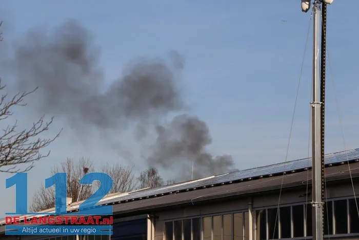 Brand uitgebroken op terrein van Ecco in Dongen, brandweer stond kwartier voor gesloten poort 112 De Langstraat