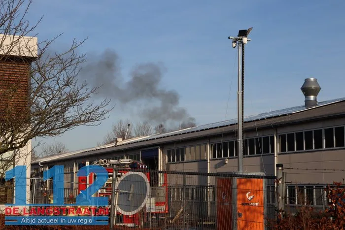 Brand uitgebroken op terrein van Ecco in Dongen, brandweer stond kwartier voor gesloten poort 112 De Langstraat