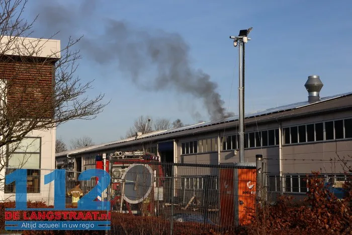 Brand uitgebroken op terrein van Ecco in Dongen, brandweer stond kwartier voor gesloten poort 112 De Langstraat