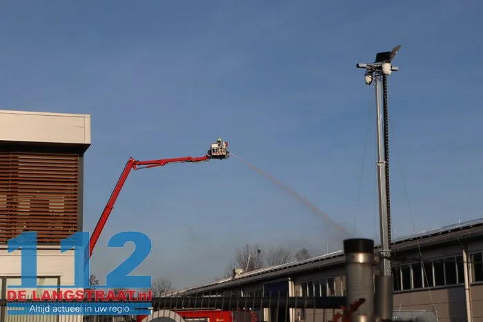 Brand uitgebroken op terrein van Ecco in Dongen, brandweer stond kwartier voor gesloten poort 112 De Langstraat