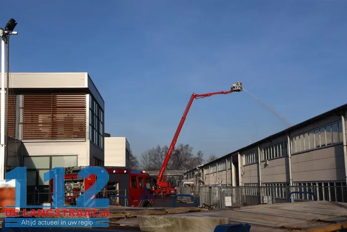 Brand uitgebroken op terrein van Ecco in Dongen, brandweer stond kwartier voor gesloten poort 112 De Langstraat