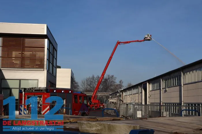 Brand uitgebroken op terrein van Ecco in Dongen, brandweer stond kwartier voor gesloten poort 112 De Langstraat