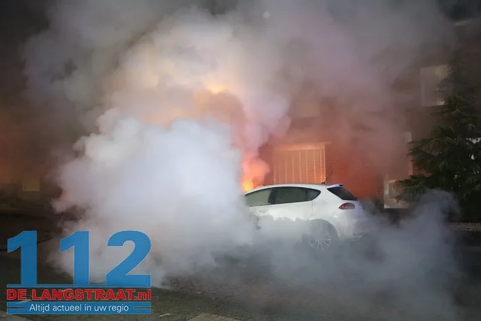 Opnieuw autobrand in Waalwijk: politie zet poederblusser tevergeefs in 112 De Langstraat