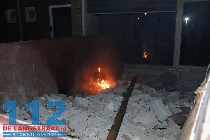 Brand in bouwcontainer Willem de Zwijgerlaan Kaatsheuvel 3 Brand in bouwcontainer Willem de Zwijgerlaan Kaatsheuvel 112 De Langstraat