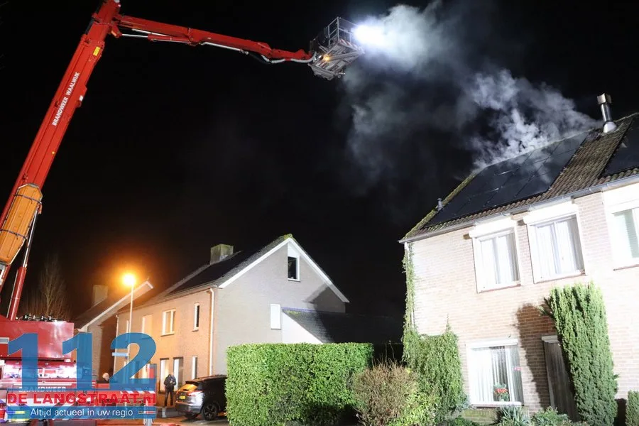 Middelbrand bij woning in Drunen door brand bij schoorsteen 10 Middelbrand bij woning in Drunen door brand bij schoorsteen 112 De Langstraat