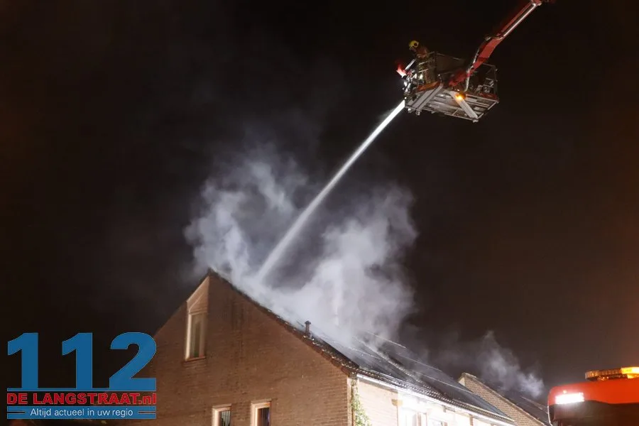 Middelbrand bij woning in Drunen door brand bij schoorsteen 13 Middelbrand bij woning in Drunen door brand bij schoorsteen 112 De Langstraat