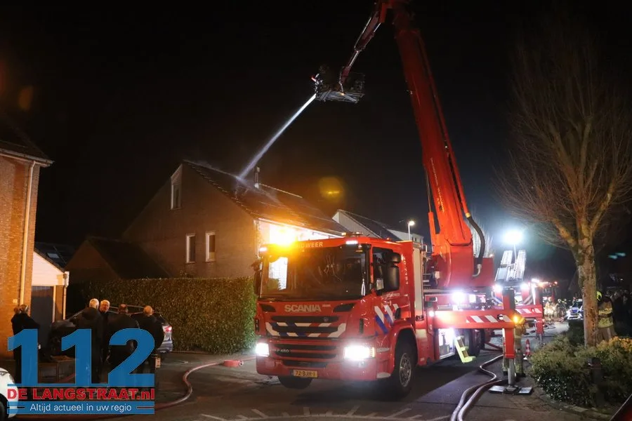 Middelbrand bij woning in Drunen door brand bij schoorsteen 14 Middelbrand bij woning in Drunen door brand bij schoorsteen 112 De Langstraat