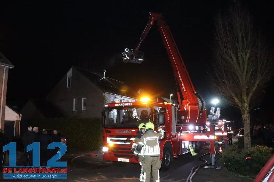 Middelbrand bij woning in Drunen door brand bij schoorsteen 15 Middelbrand bij woning in Drunen door brand bij schoorsteen 112 De Langstraat