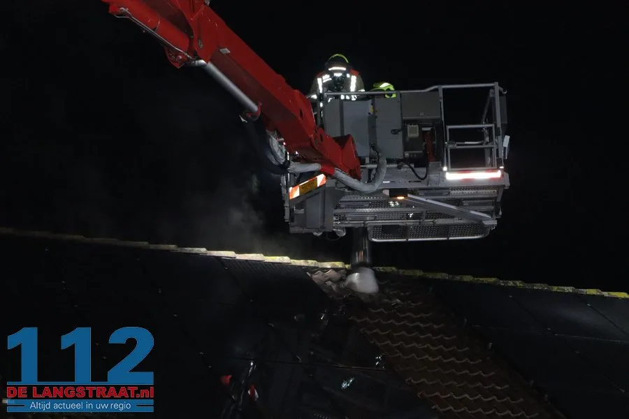 Middelbrand bij woning in Drunen door brand bij schoorsteen 16 Middelbrand bij woning in Drunen door brand bij schoorsteen 112 De Langstraat