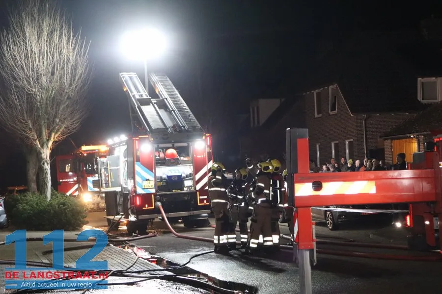Middelbrand bij woning in Drunen door brand bij schoorsteen 17 Middelbrand bij woning in Drunen door brand bij schoorsteen 112 De Langstraat