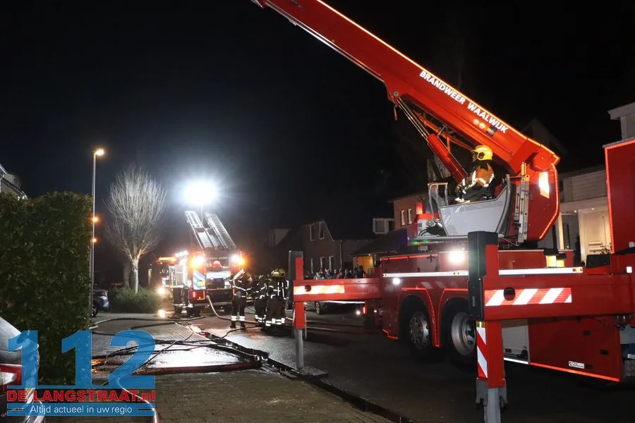 Middelbrand bij woning in Drunen door brand bij schoorsteen 18 Middelbrand bij woning in Drunen door brand bij schoorsteen 112 De Langstraat