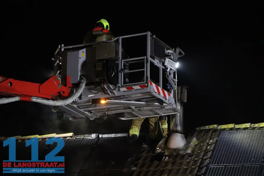 Middelbrand bij woning in Drunen door brand bij schoorsteen 22 Middelbrand bij woning in Drunen door brand bij schoorsteen 112 De Langstraat