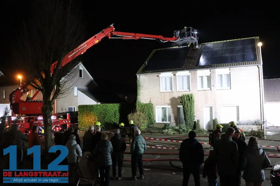 Middelbrand bij woning in Drunen door brand bij schoorsteen 23 Middelbrand bij woning in Drunen door brand bij schoorsteen 112 De Langstraat