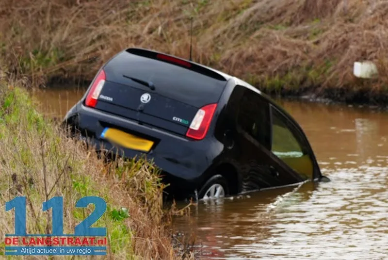 Auto te water aan de Keurweg: remmen weigeren dienst in verraderlijke bocht 3 Auto te water aan de Keurweg: remmen weigeren dienst in verraderlijke bocht 112 De Langstraat