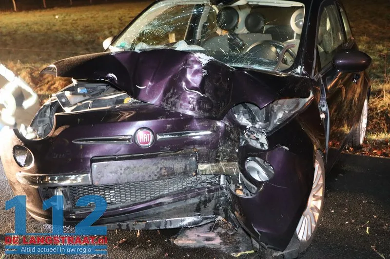 Bestuurster gewond na botsing met boom De Moer 112 De Langstraat
