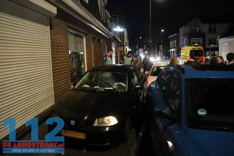 Bestuurder raakt van de weg in Kaatsheuvel: drie gevels en twee auto’s flink beschadigd 2 Bestuurder raakt van de weg in Kaatsheuvel: drie gevels en twee auto’s flink beschadigd 112 De Langstraat