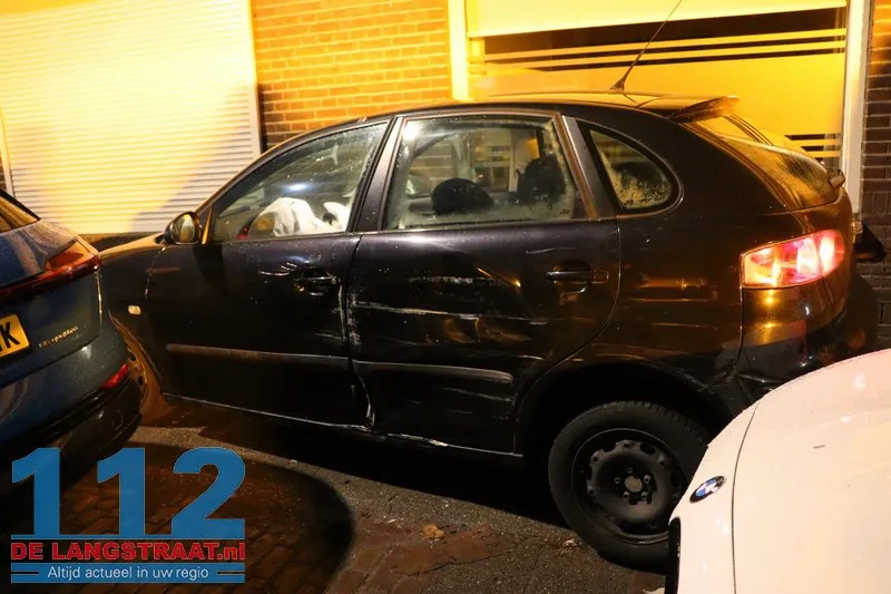 Bestuurder raakt van de weg in Kaatsheuvel: drie gevels en twee auto’s flink beschadigd 16 Bestuurder raakt van de weg in Kaatsheuvel: drie gevels en twee auto’s flink beschadigd 112 De Langstraat