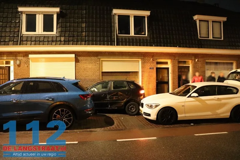 Bestuurder raakt van de weg in Kaatsheuvel: drie gevels en twee auto’s flink beschadigd 18 Bestuurder raakt van de weg in Kaatsheuvel: drie gevels en twee auto’s flink beschadigd 112 De Langstraat