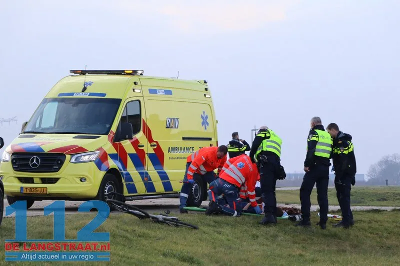 Wielrenner zwaargewond na ongeval met vrachtwagen Waspik 112 De Langstraat