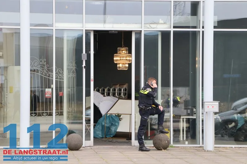 Politie valt pand in Sprang-Capelle binnen: voorbereidingsmateriaal voor hennepkwekerij gevonden 112 De Langstraat