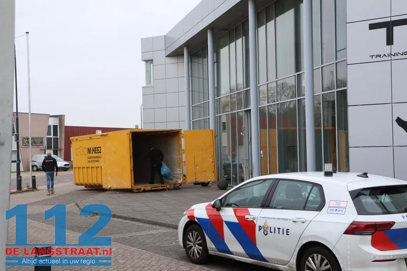 Politie valt pand in Sprang-Capelle binnen: voorbereidingsmateriaal voor hennepkwekerij gevonden 112 De Langstraat