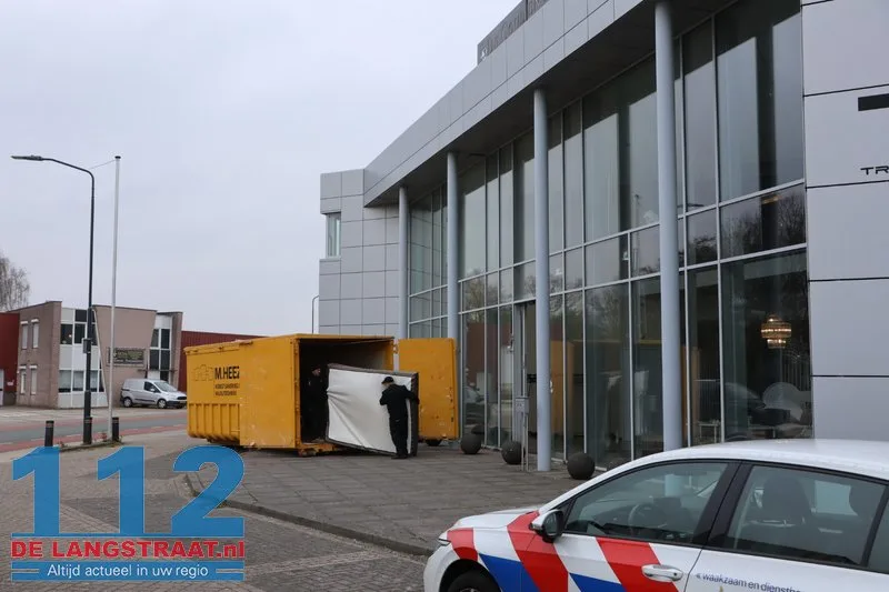 Politie valt pand in Sprang-Capelle binnen: voorbereidingsmateriaal voor hennepkwekerij gevonden 112 De Langstraat