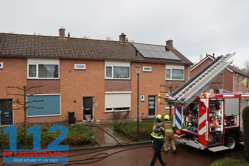 Gebruik van pelletkachel gaat mis: brand in huis in Waspik, bewoner en hond op tijd buiten 112 De Langstraat