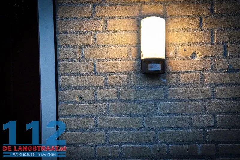 Woning onder vuur genomen: kogelgaten in gevel en voordeur Drunen 6 Woning onder vuur genomen: kogelgaten in gevel en voordeur Drunen 112 De Langstraat