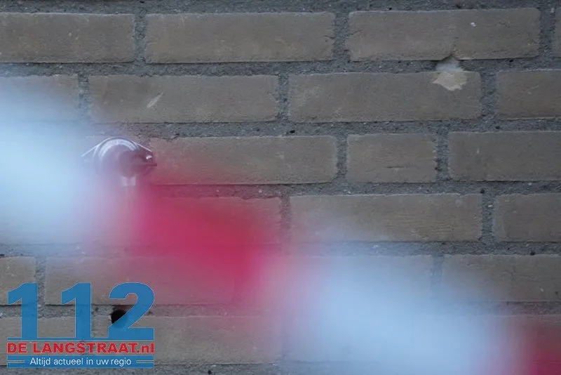 Woning onder vuur genomen: kogelgaten in gevel en voordeur Drunen 3 Woning onder vuur genomen: kogelgaten in gevel en voordeur Drunen 112 De Langstraat