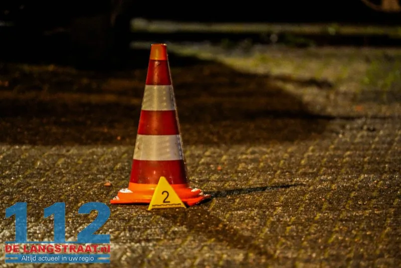 Woning onder vuur genomen: kogelgaten in gevel en voordeur Drunen 1 Woning onder vuur genomen: kogelgaten in gevel en voordeur Drunen 112 De Langstraat