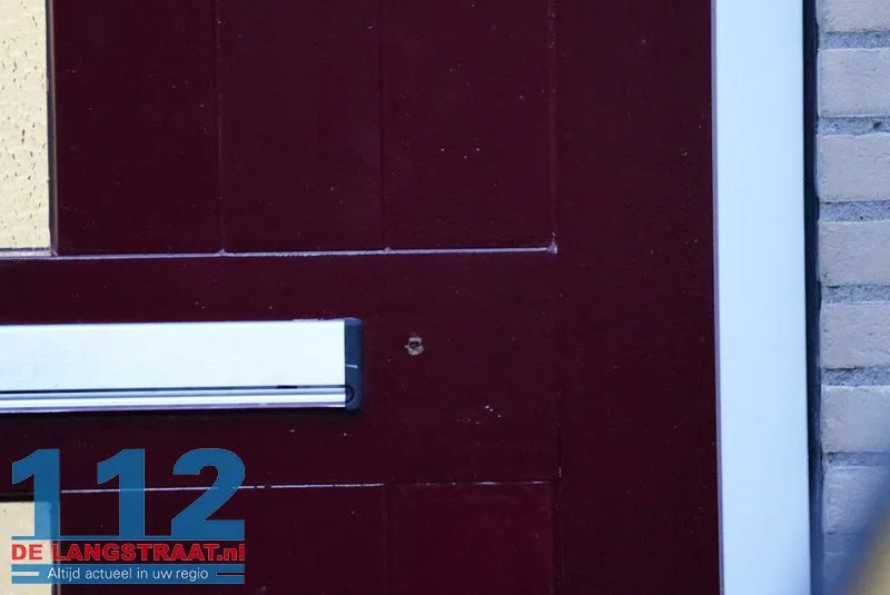 Woning onder vuur genomen: kogelgaten in gevel en voordeur Drunen 5 Woning onder vuur genomen: kogelgaten in gevel en voordeur Drunen 112 De Langstraat