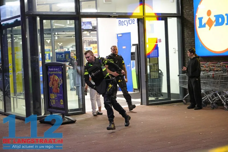 Gewapende overval op Lidl in Waalwijk: Politie lost waarschuwingsschoten bij aanhouding 112 De Langstraat