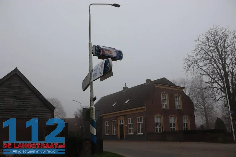 Meerdere verkiezingsborden aangetroffen aan bewegwijzeringspaal in Sprang-Capelle 112 De Langstraat