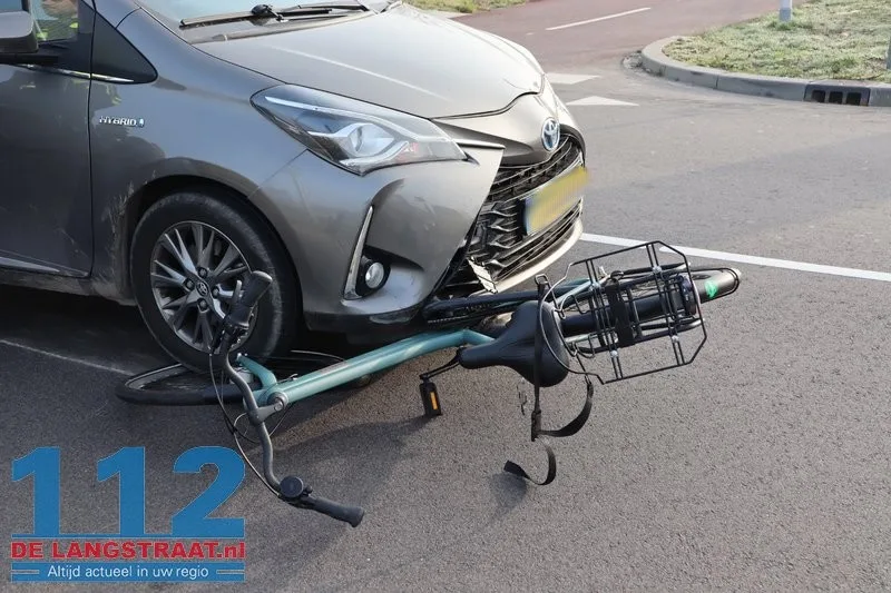 Scholier aangereden door auto Vimmerik Nieuwkuijk 3 Scholier aangereden door auto Vimmerik Nieuwkuijk 112 De Langstraat