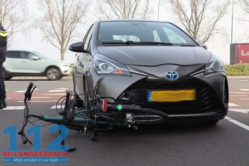 Scholier aangereden door auto Vimmerik Nieuwkuijk 5 Scholier aangereden door auto Vimmerik Nieuwkuijk 112 De Langstraat