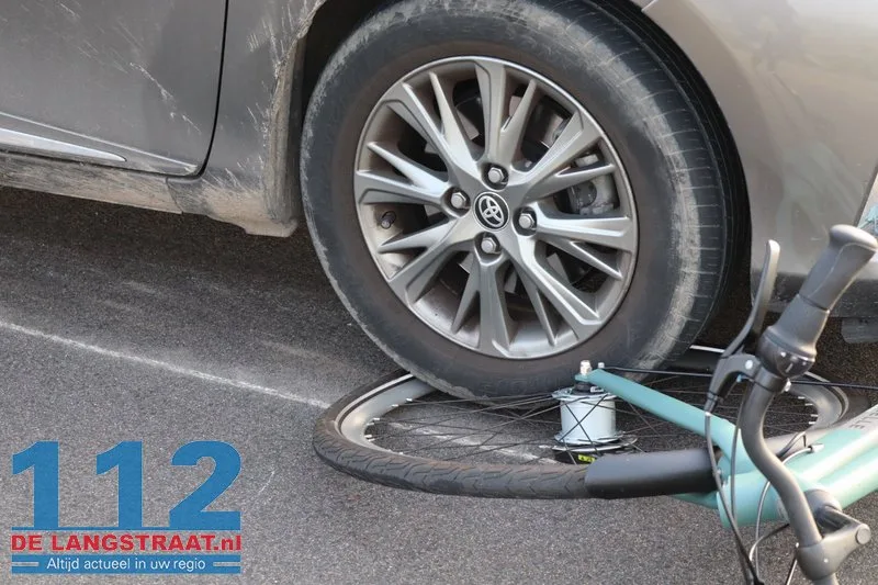 Scholier aangereden door auto Vimmerik Nieuwkuijk 6 Scholier aangereden door auto Vimmerik Nieuwkuijk 112 De Langstraat