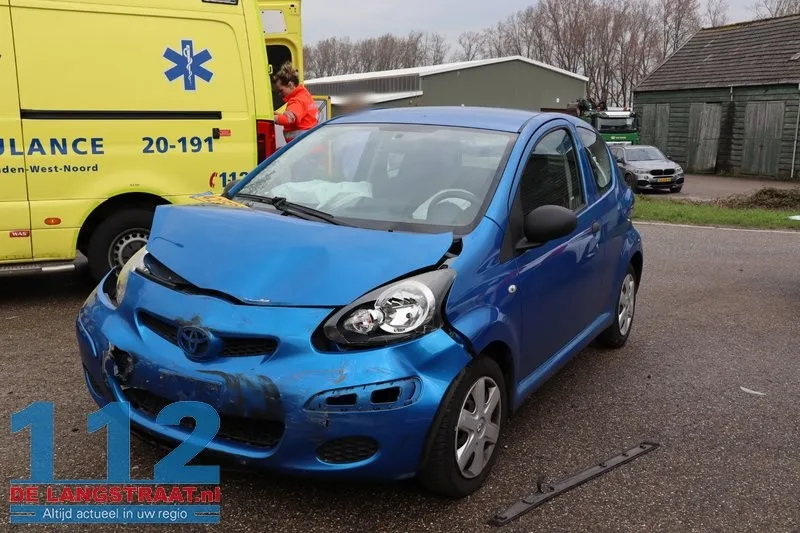 Familie met jonge kinderen en oma raakt van de weg na botsing in Sprang-Capelle 112 De Langstraat