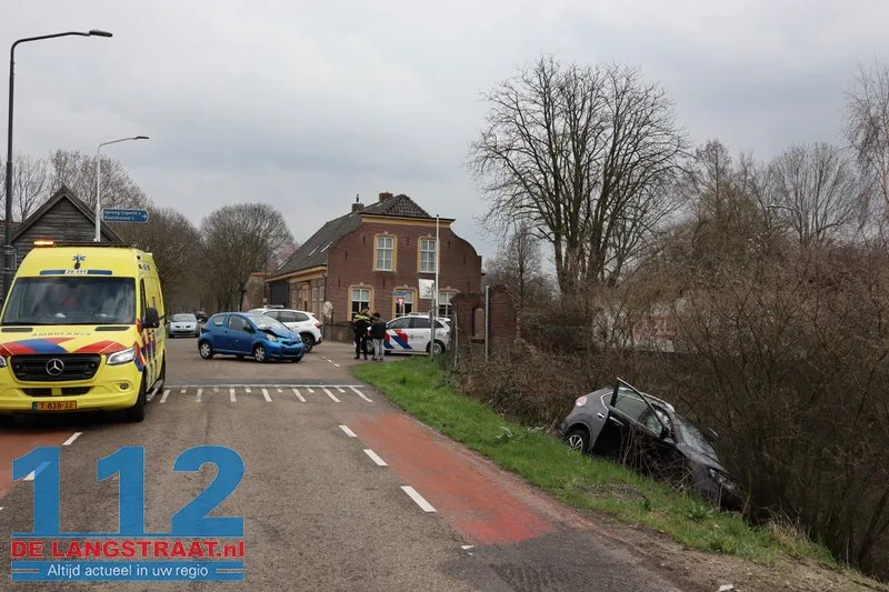 Familie met jonge kinderen en oma raakt van de weg na botsing in Sprang-Capelle 112 De Langstraat