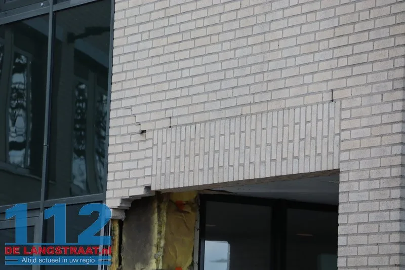 Bedrijfspand Taxandriaweg ontruimd na crash tegen gevel 112 De Langstraat