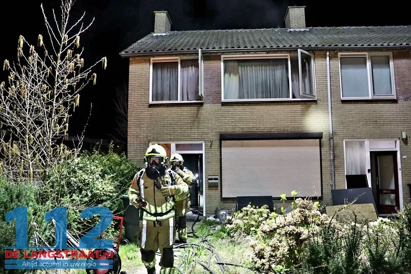 Keukenbrand in Waalwijkse woning: Bewoners ademen rook in 112 De Langstraat