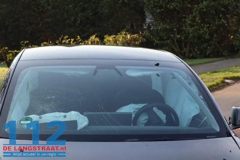 Twee auto's komen met elkaar in botsing Kaatsheuvel 112 De Langstraat