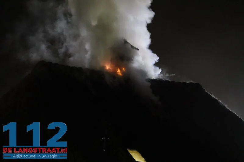Grote brand in boerderij met rieten dak Loon op Zand 112 De Langstraat