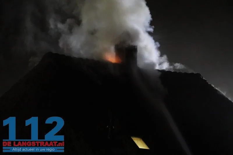 Grote brand in boerderij met rieten dak Loon op Zand 112 De Langstraat