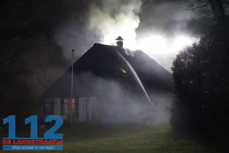 Grote brand in boerderij met rieten dak Loon op Zand 112 De Langstraat