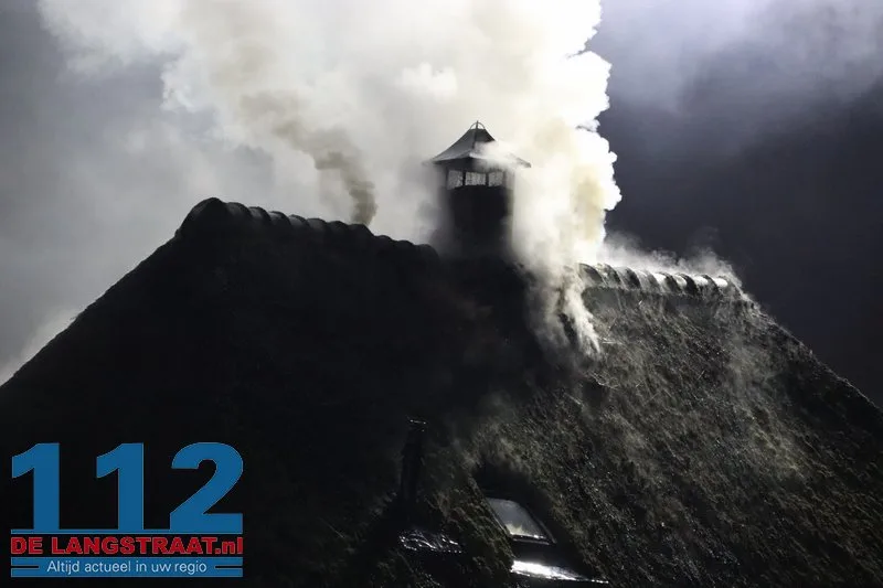 Grote brand in boerderij met rieten dak Loon op Zand 112 De Langstraat